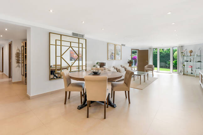 Vacker 8 sovrum Beachside Villa Perfekt familjebostad med utmärkt uthyrningspotential