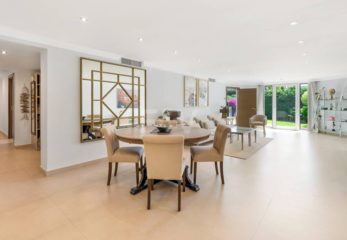 Vacker 8 sovrum Beachside Villa Perfekt familjebostad med utmärkt uthyrningspotential