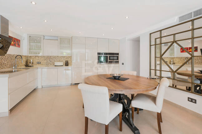 Vacker 8 sovrum Beachside Villa Perfekt familjebostad med utmärkt uthyrningspotential