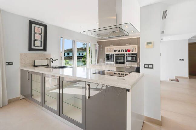 Vacker 8 sovrum Beachside Villa Perfekt familjebostad med utmärkt uthyrningspotential