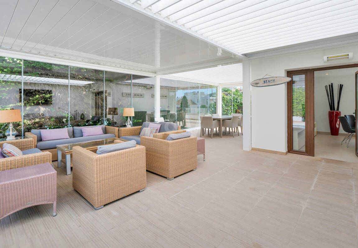 Vacker 8 sovrum Beachside Villa Perfekt familjebostad med utmärkt uthyrningspotential