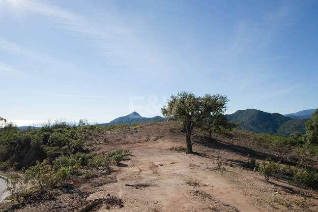 Parcela privilegiada en La Zagaleta con vistas panorámicas