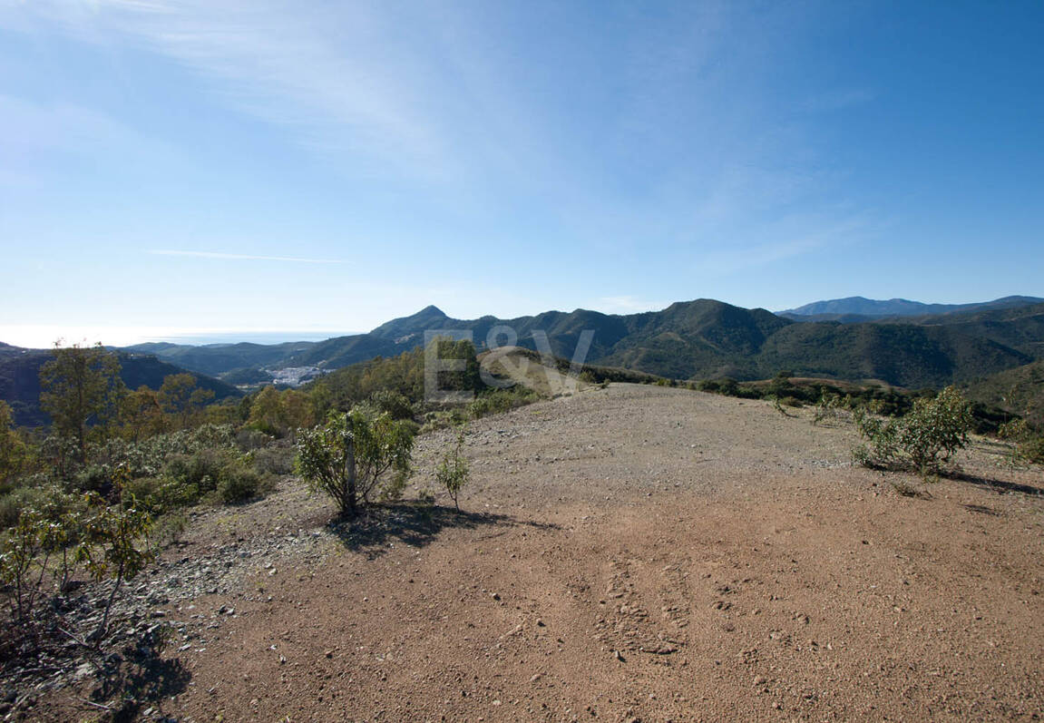 Parcela privilegiada en La Zagaleta con vistas panorámicas