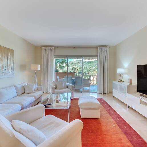 Luxury two-bedroom apartment in Altamira, Rio Real, available for long-term rental