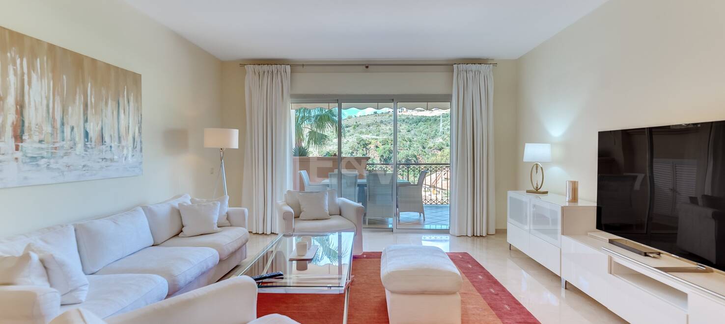 Luxury two-bedroom apartment in Altamira, Rio Real, available for long-term rental