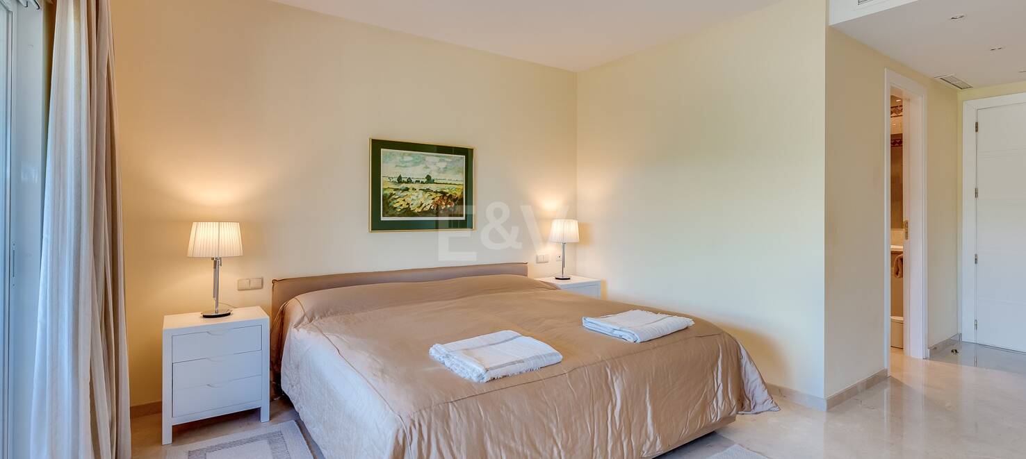 Luxury two-bedroom apartment in Altamira, Rio Real, available for long-term rental