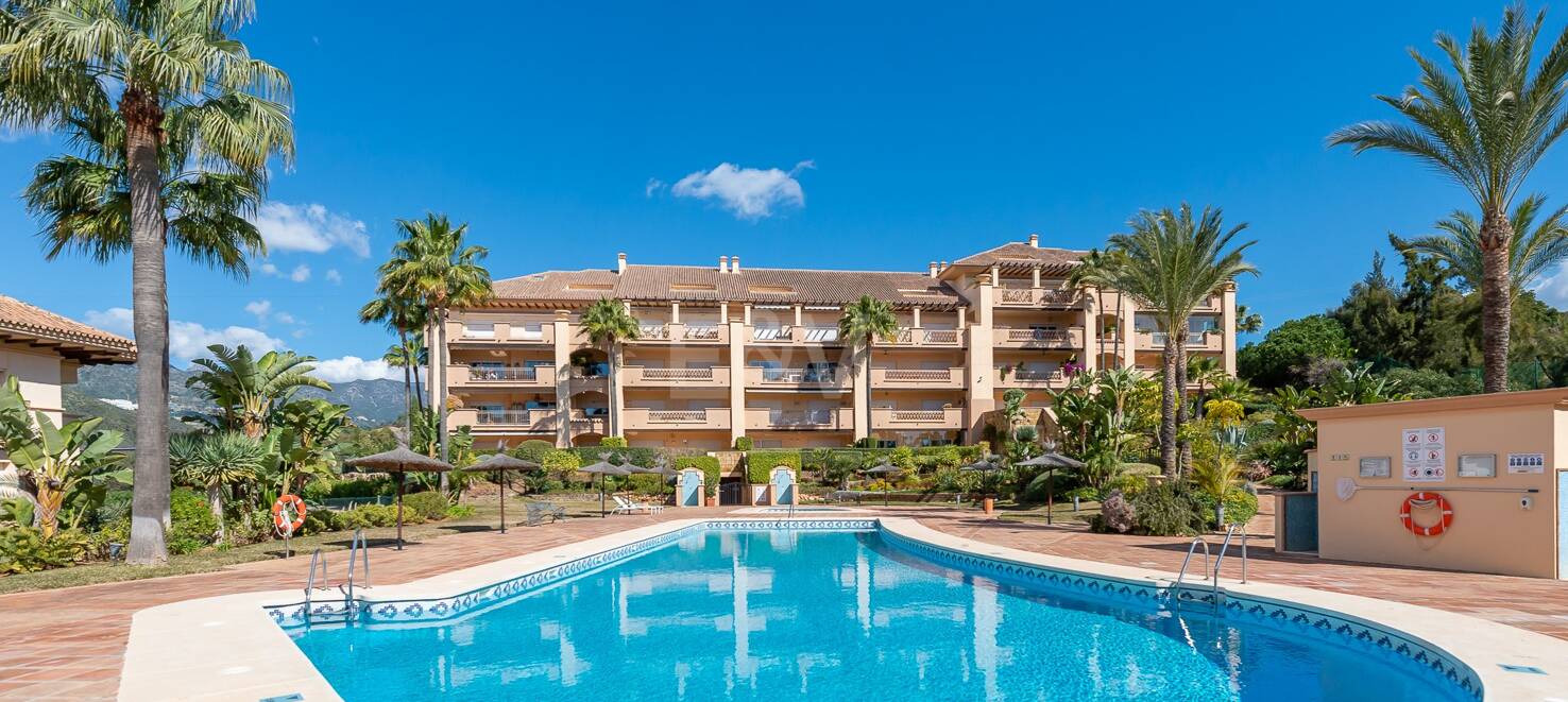 Luxury two-bedroom apartment in Altamira, Rio Real, available for long-term rental