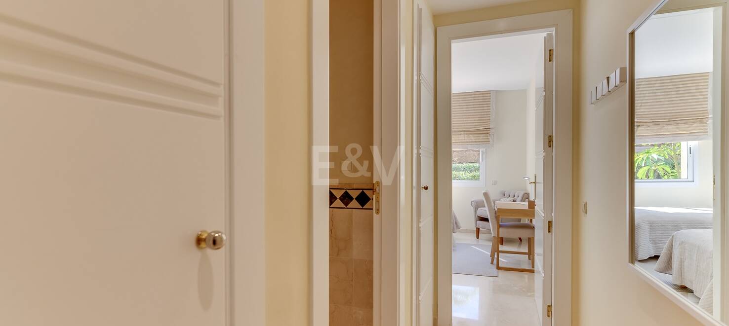 Luxury two-bedroom apartment in Altamira, Rio Real, available for long-term rental