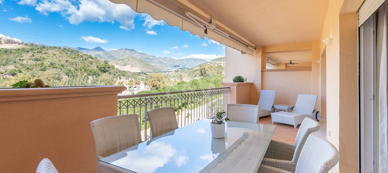 Luxury two-bedroom apartment in Altamira, Rio Real, available for long-term rental