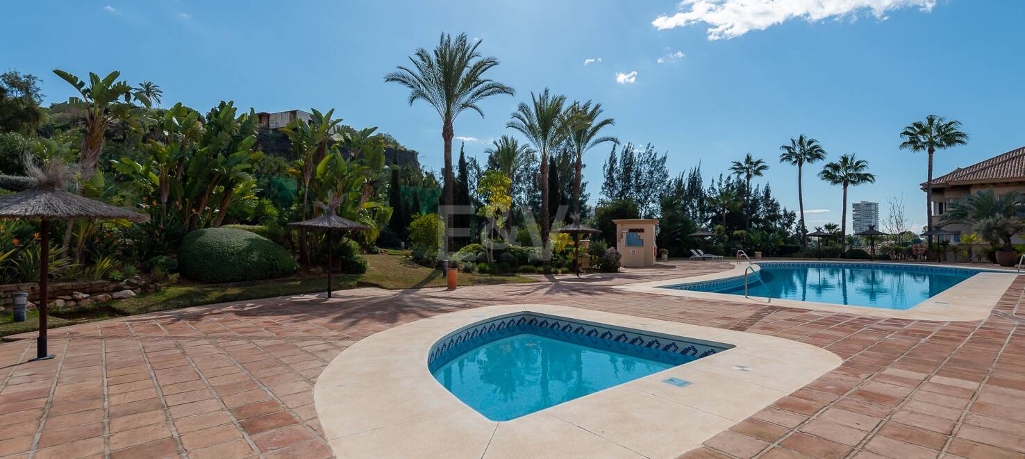 Luxury two-bedroom apartment in Altamira, Rio Real, available for long-term rental