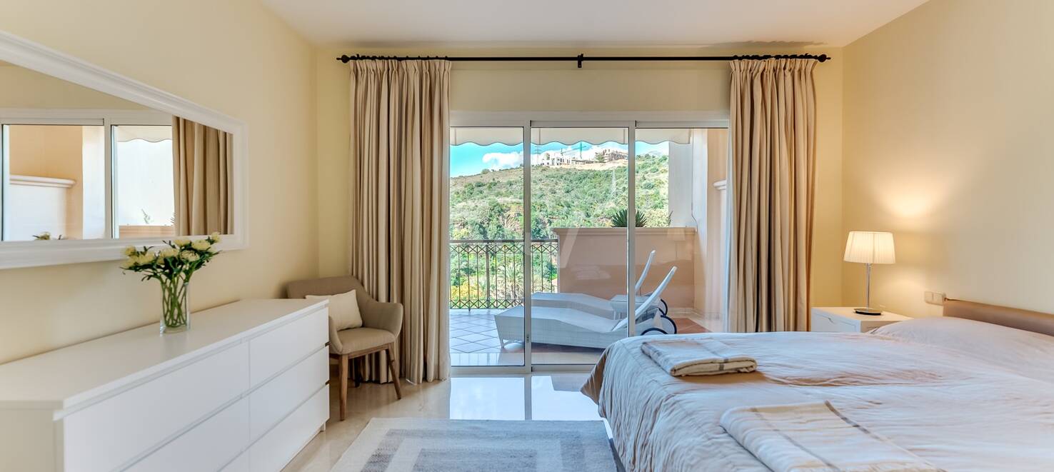 Luxury two-bedroom apartment in Altamira, Rio Real, available for long-term rental