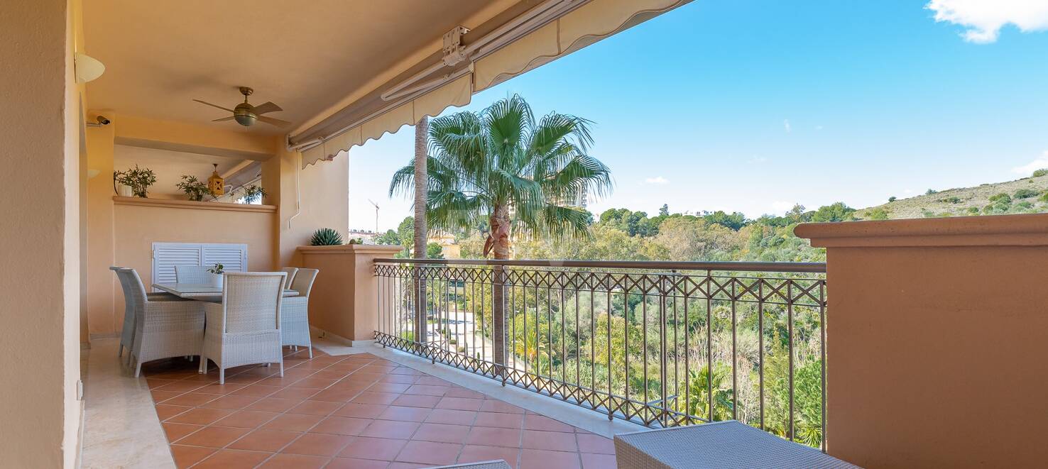 Luxury two-bedroom apartment in Altamira, Rio Real, available for long-term rental