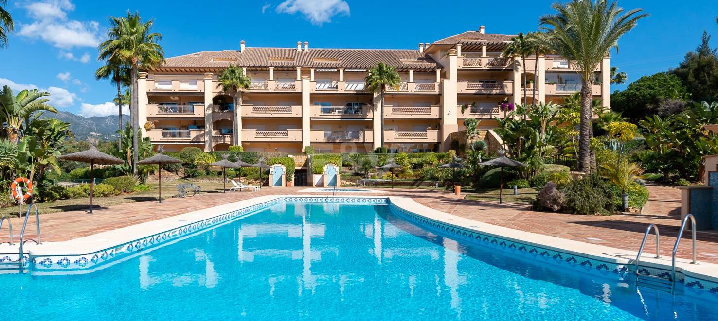 Luxury two-bedroom apartment in Altamira, Rio Real, available for long-term rental