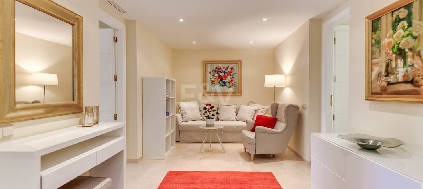 Luxury two-bedroom apartment in Altamira, Rio Real, available for long-term rental