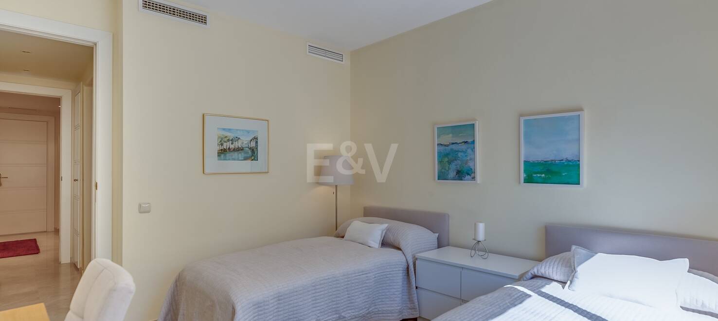 Luxury two-bedroom apartment in Altamira, Rio Real, available for long-term rental