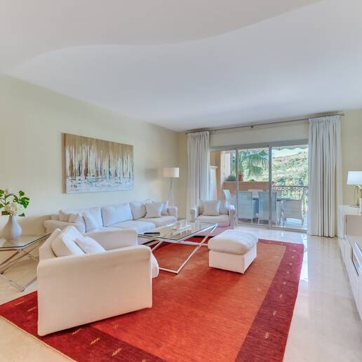 Luxury two-bedroom apartment in Altamira, Rio Real, available for long-term rental