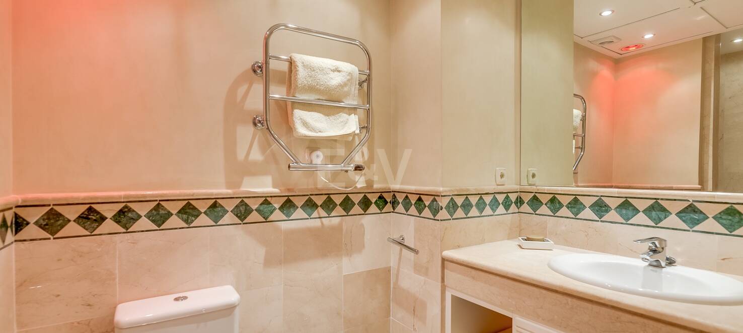 Luxury two-bedroom apartment in Altamira, Rio Real, available for long-term rental