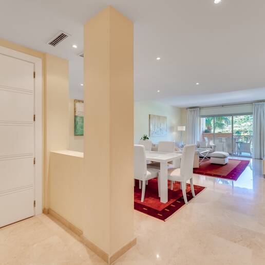 Luxury two-bedroom apartment in Altamira, Rio Real, available for long-term rental