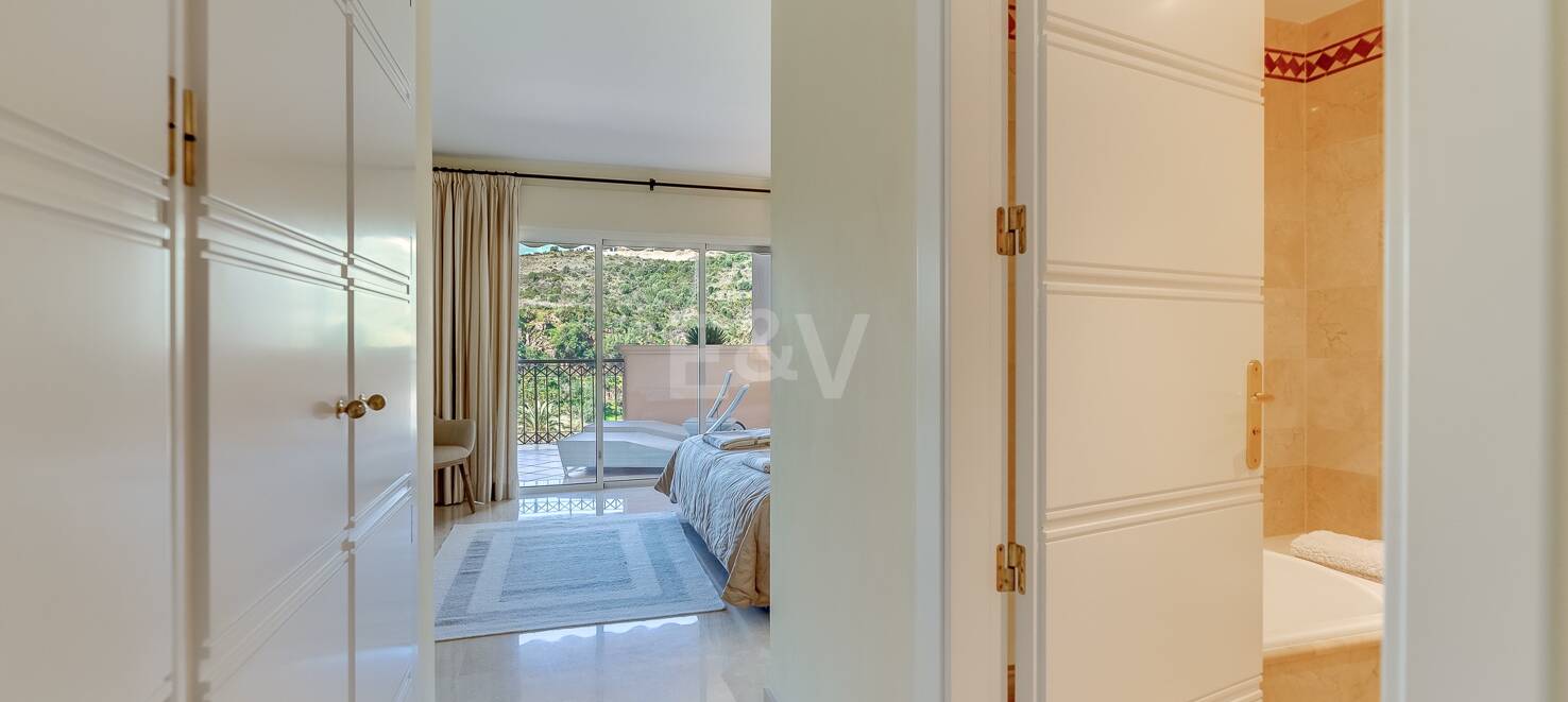 Luxury two-bedroom apartment in Altamira, Rio Real, available for long-term rental