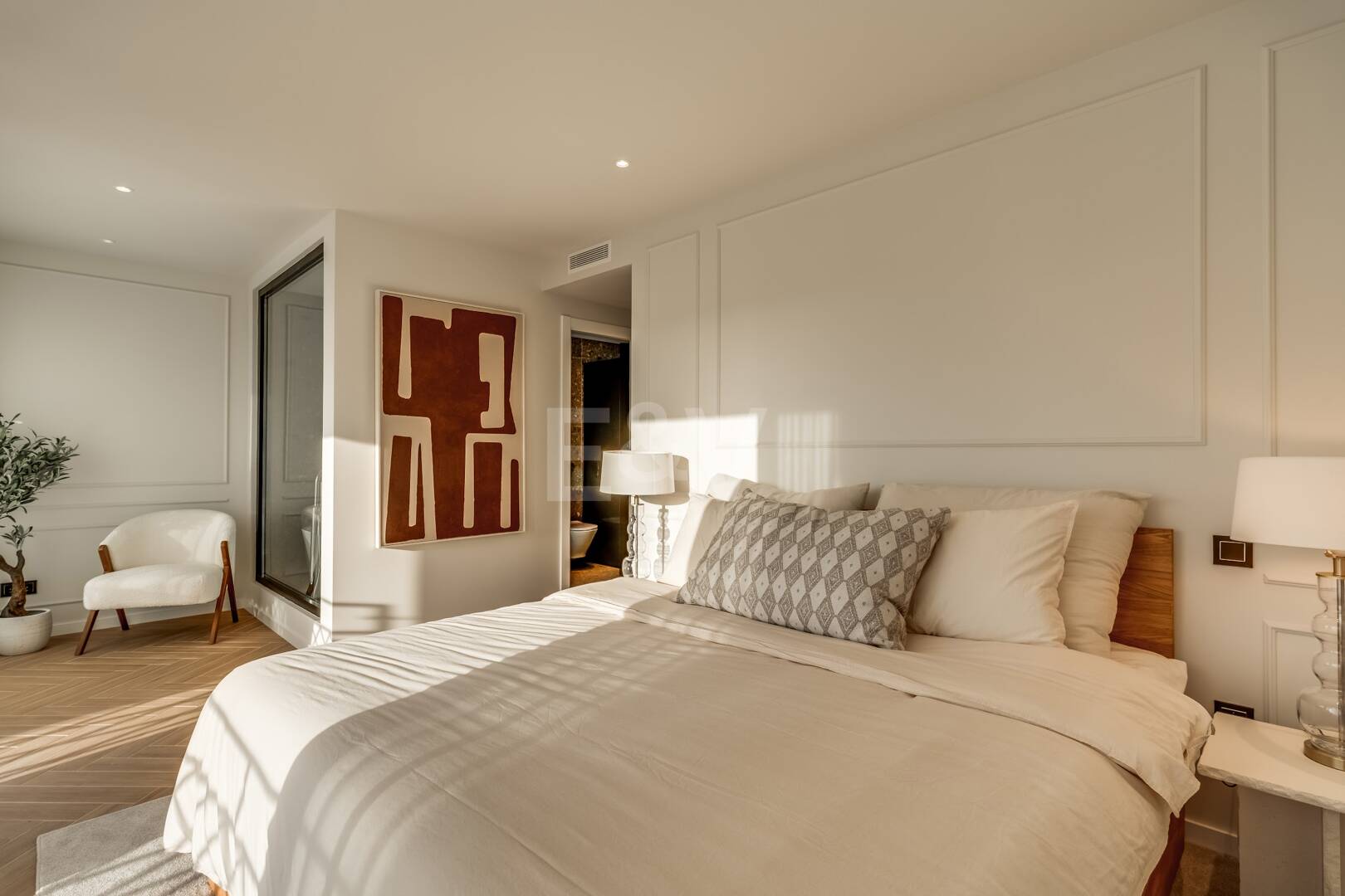 Semi-Detached House close to All Amenities