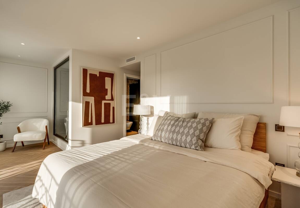 Semi-Detached House close to All Amenities