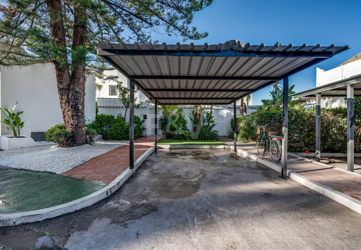 Semi-Detached House close to All Amenities