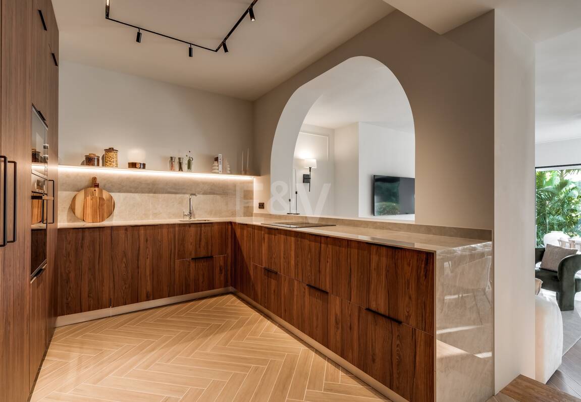 Semi-Detached House close to All Amenities