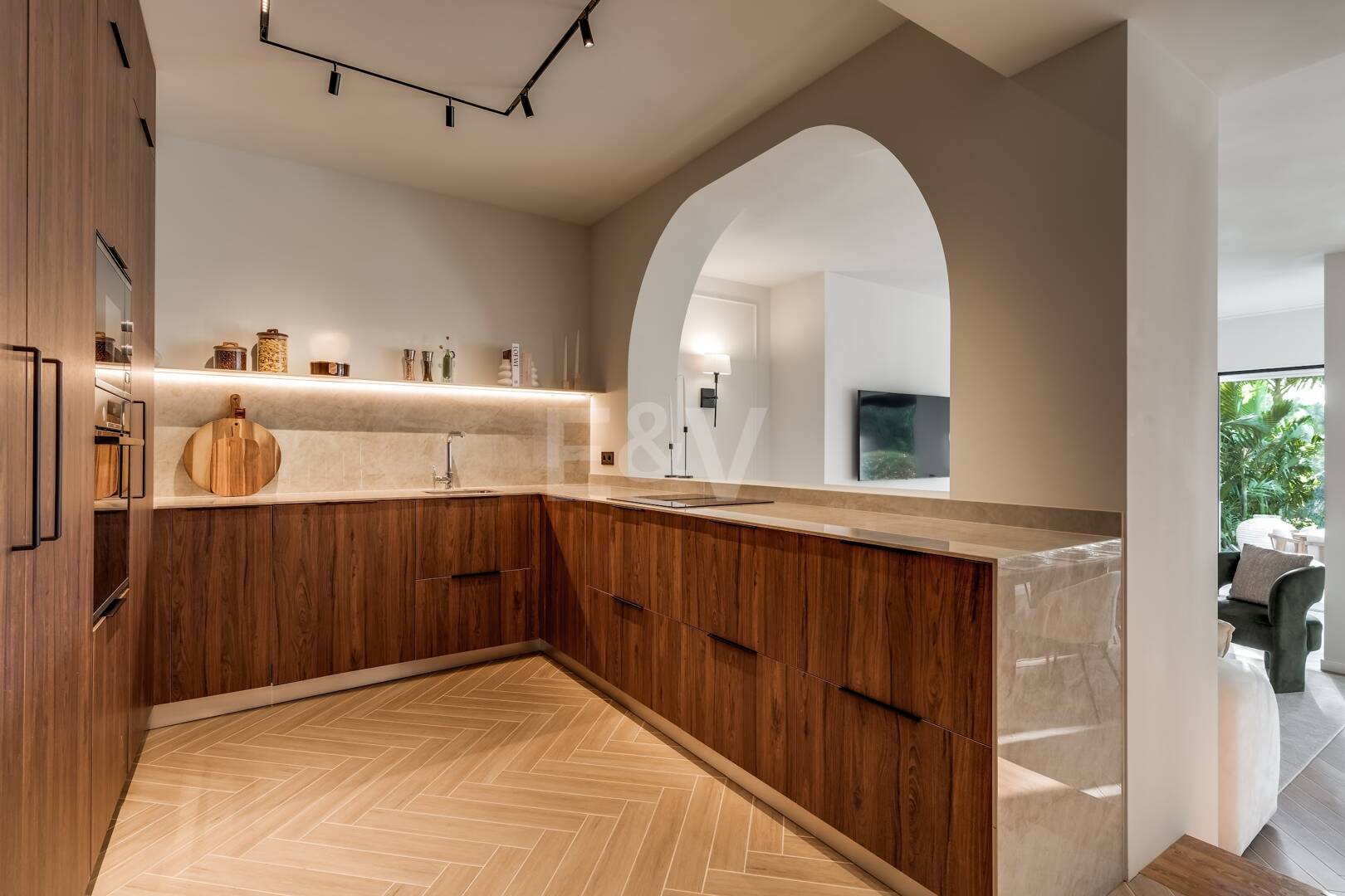 Semi-Detached House close to All Amenities