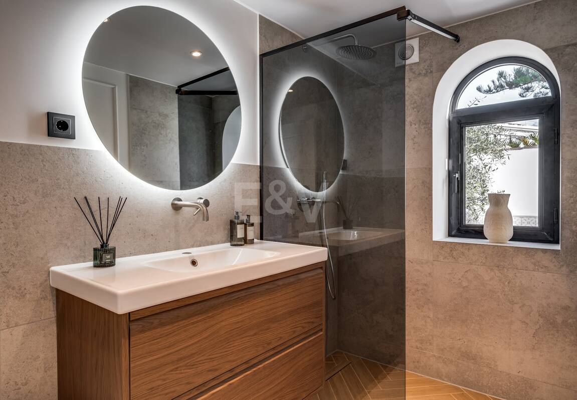 Semi-Detached House close to All Amenities