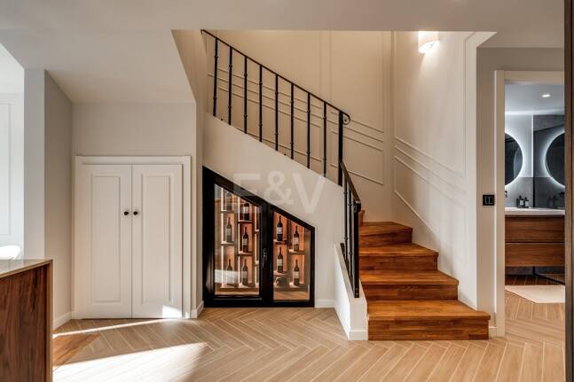 Semi-Detached House close to All Amenities