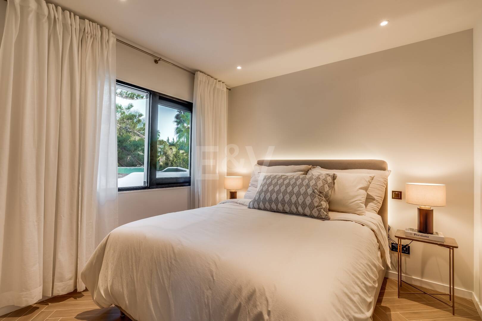 Semi-Detached House close to All Amenities