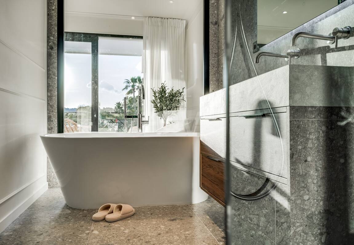 Semi-Detached House close to All Amenities