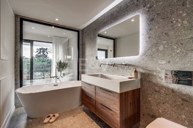 Semi-Detached House close to All Amenities