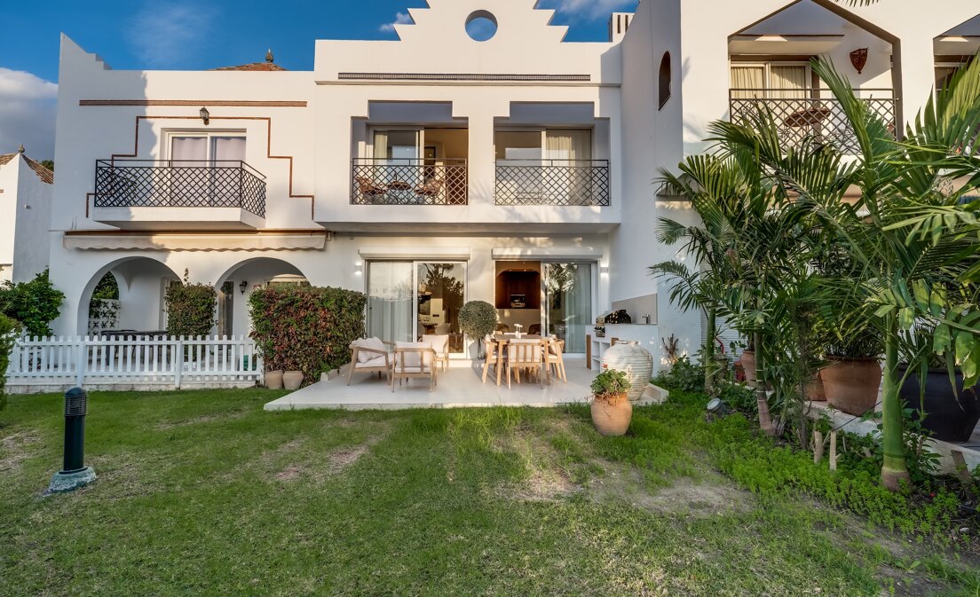 Cozy radhus i hjärtat av Nueva Andalucía