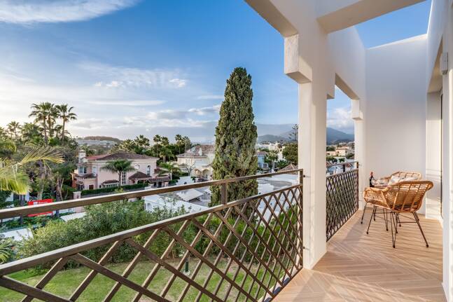 Semi-Detached House close to All Amenities