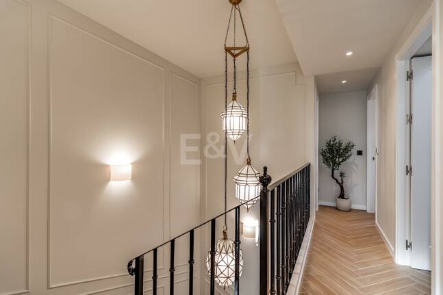 Semi-Detached House close to All Amenities