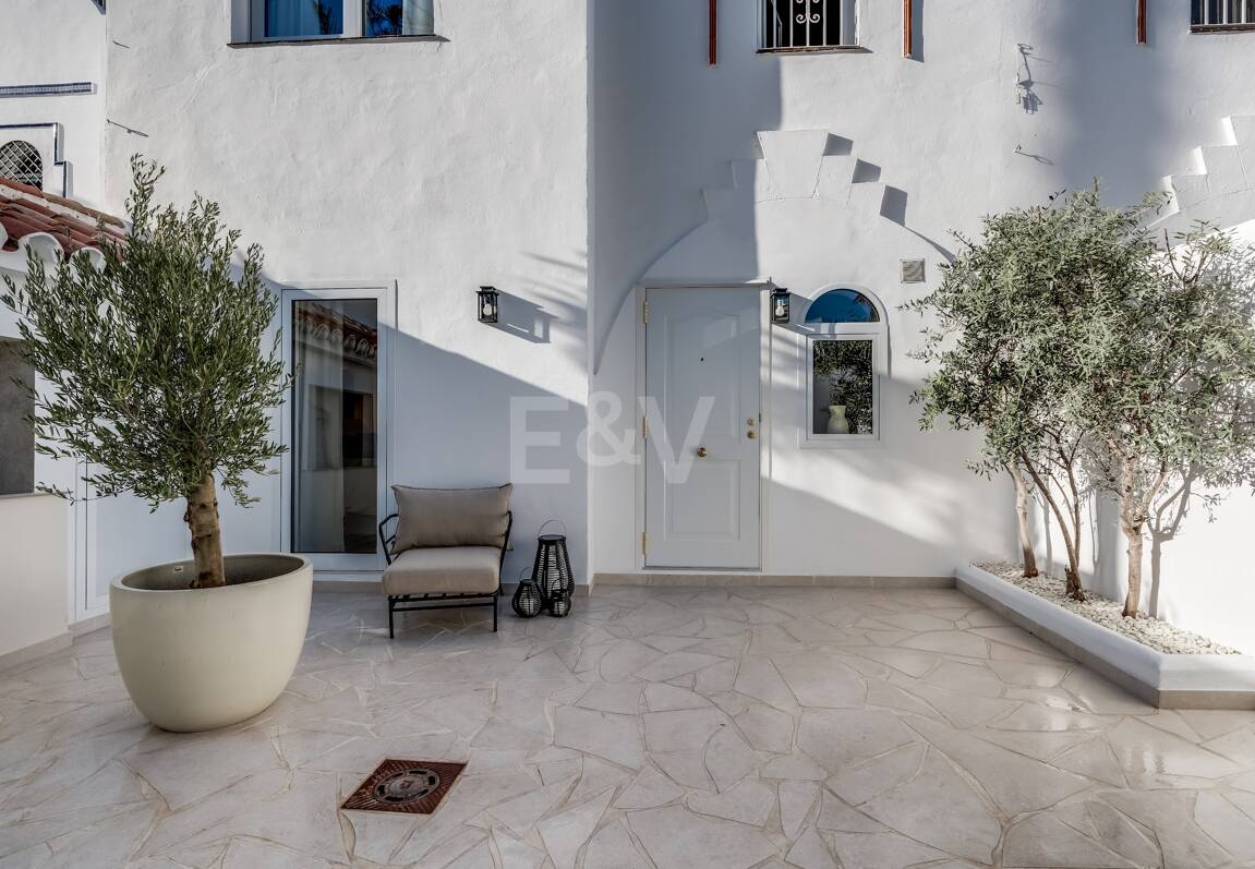 Semi-Detached House close to All Amenities