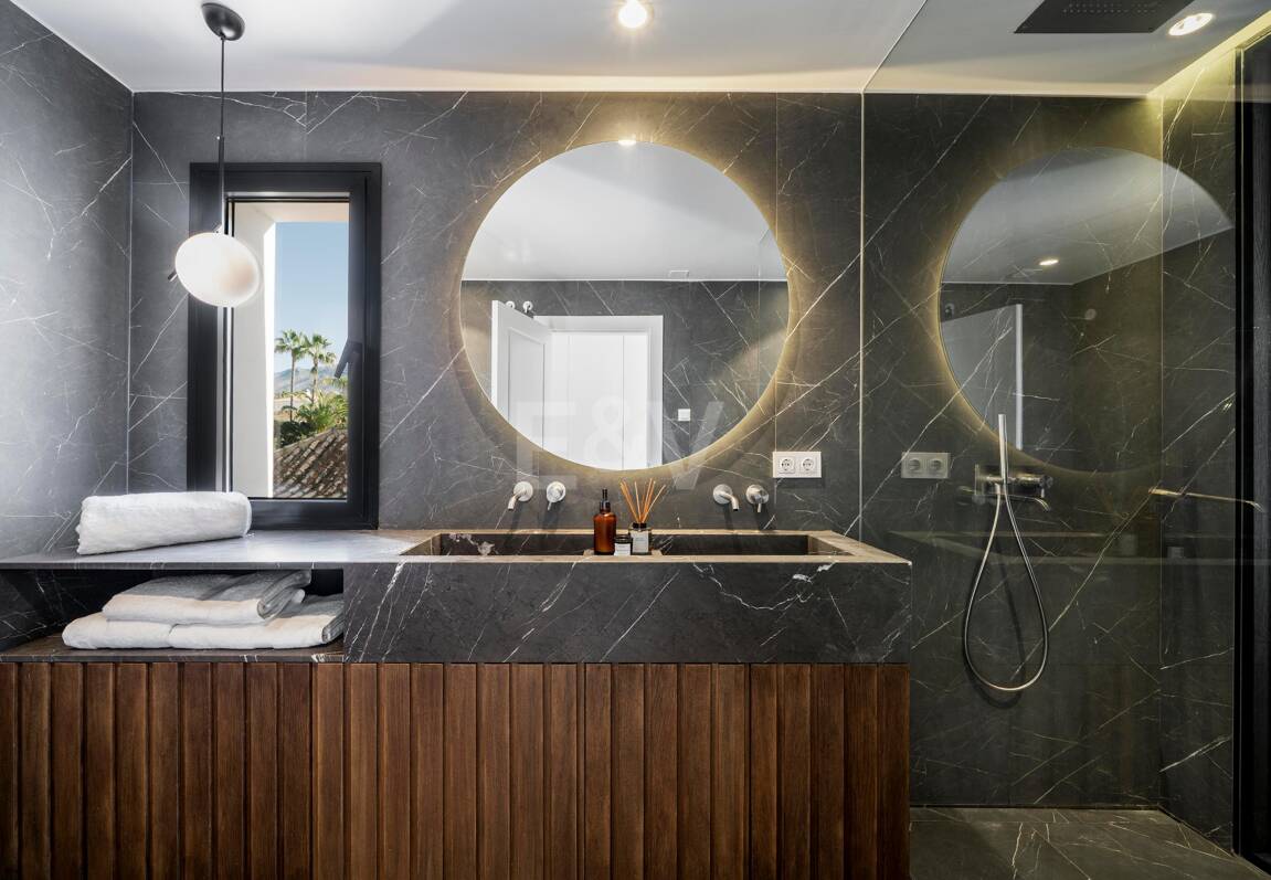 Modern Andalusian Style Villa in Nueva Andalucía