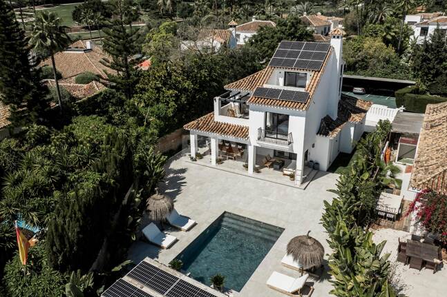 Modern Andalusian Style Villa in Nueva Andalucía