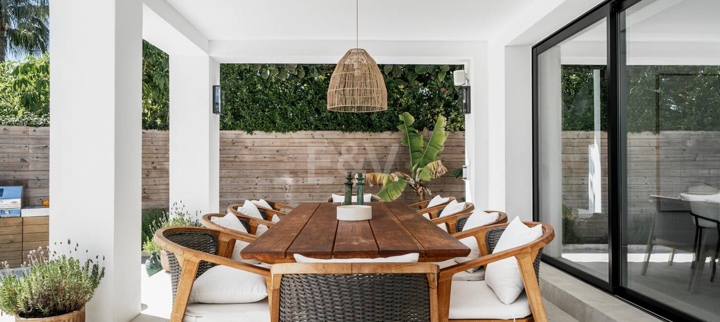 Modern Andalusian Style Villa in Nueva Andalucía