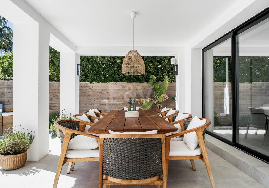 Villa de estilo andaluz moderno en Nueva Andalucía