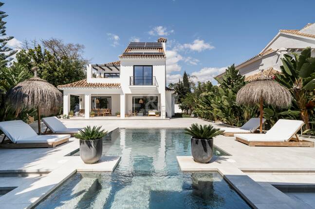 Modern Andalusian Style Villa in Nueva Andalucía