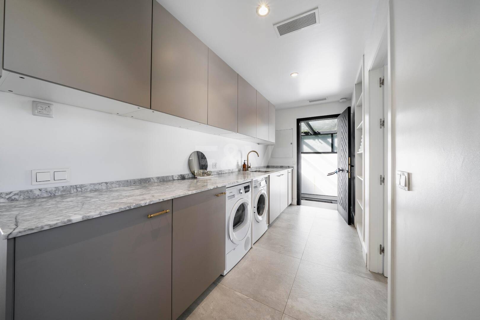 Modern Andalusian Style Villa in Nueva Andalucía