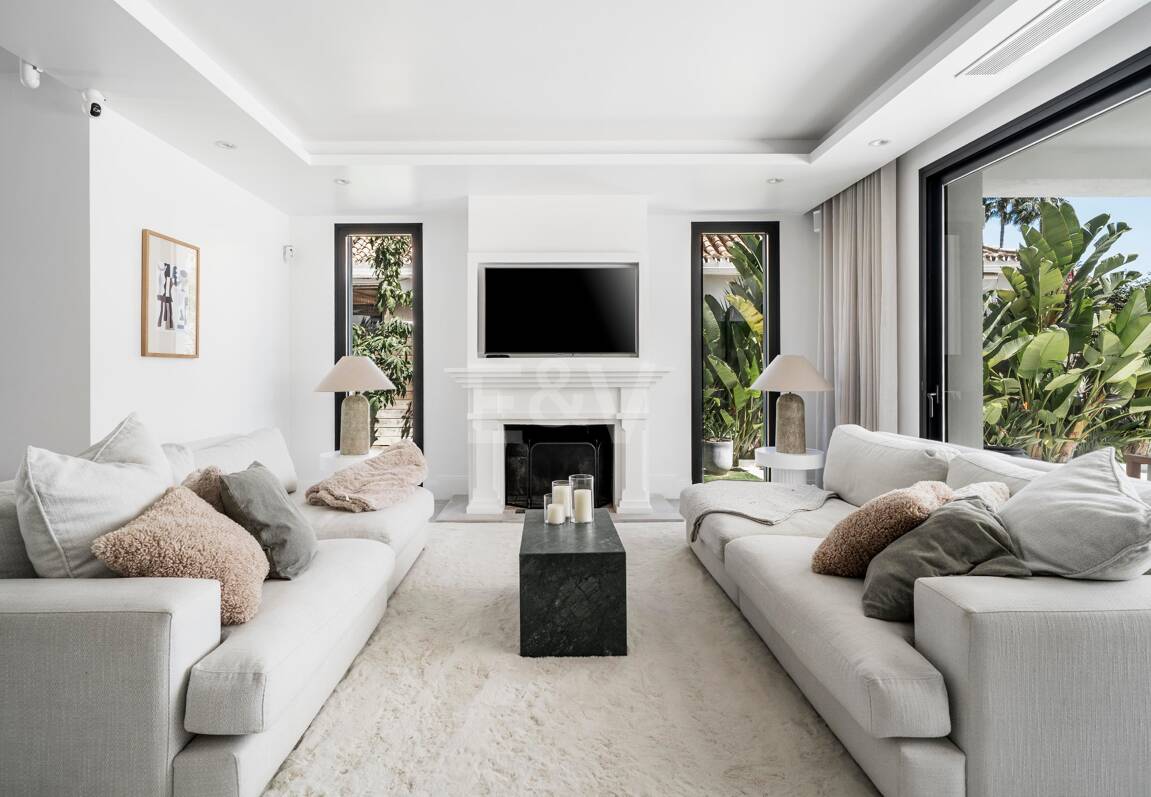 Modern Andalusian Style Villa in Nueva Andalucía