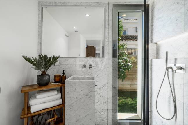 Modern Andalusian Style Villa in Nueva Andalucía