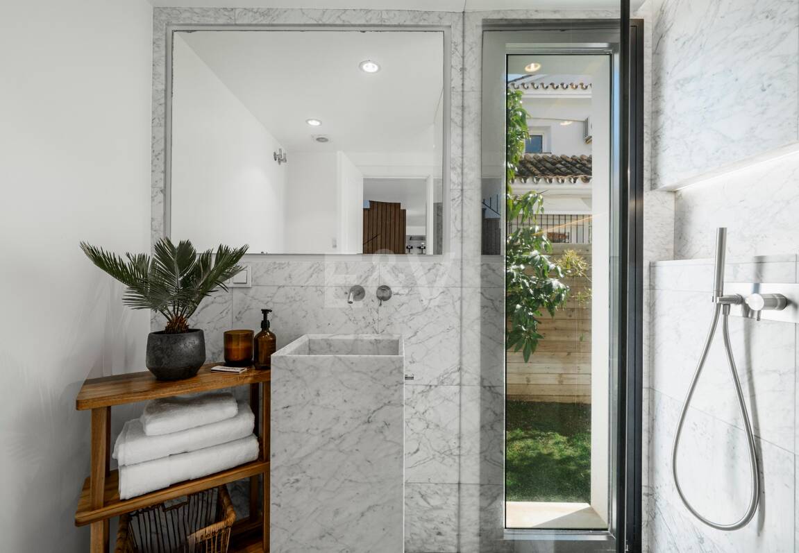 Modern Andalusian Style Villa in Nueva Andalucía