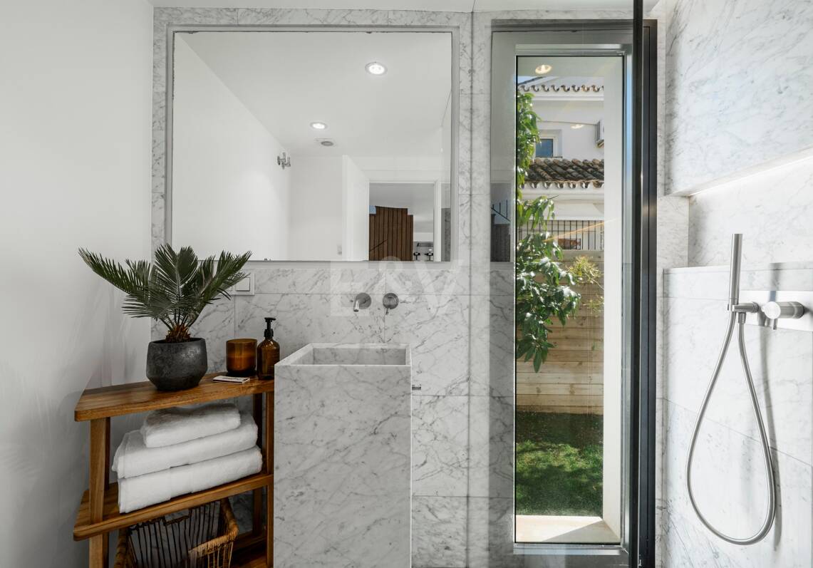 Villa de estilo andaluz moderno en Nueva Andalucía