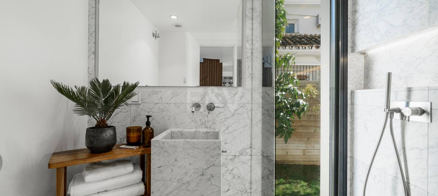 Modern Andalusian Style Villa in Nueva Andalucía