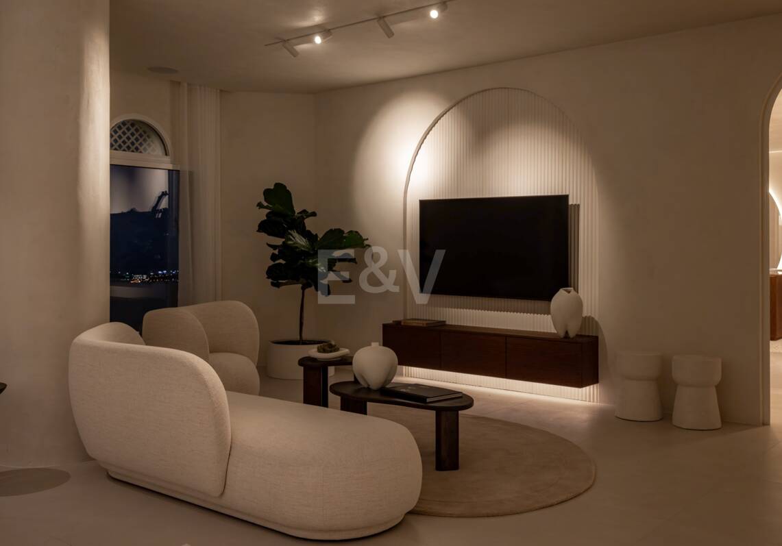 Penthouse moderne avec vue sur la mer et piscine de toit sur le Golden Mile de Marbella
