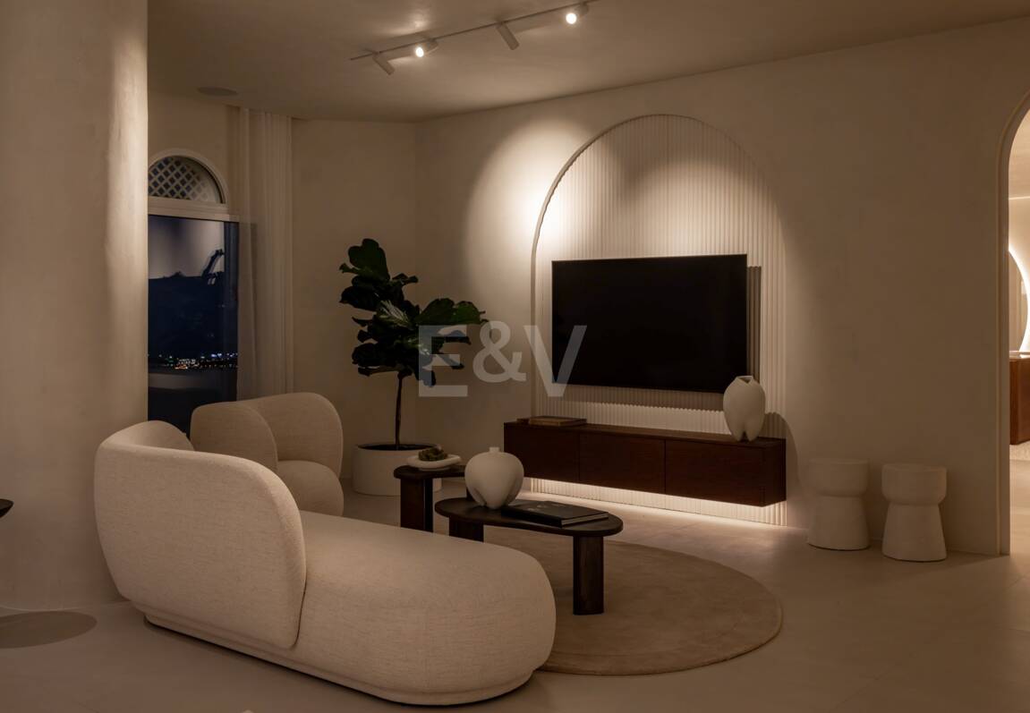 Modern Penthouse with Sea Views and Rooftop Pool on Marbella's Golden Mile